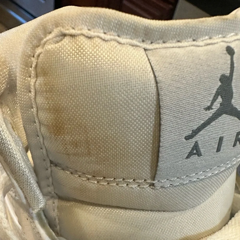 Jordan 1 Retro Mid